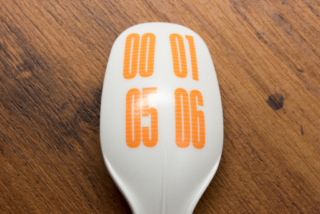 フチに希釈済みクリアーを筆塗り→つや消しクリアーエアブラシ塗装