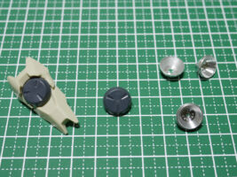 ふくらはぎ後ろにジェネレーター直結型のスラスター(STDスラスターショート12mm)を設置。